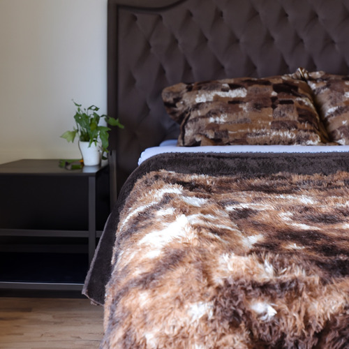 Edredón Cobertor Faux Fur Aborregado Matrimonial Jumbo Koela Color Café Nevado Diseño De La Tela Liso