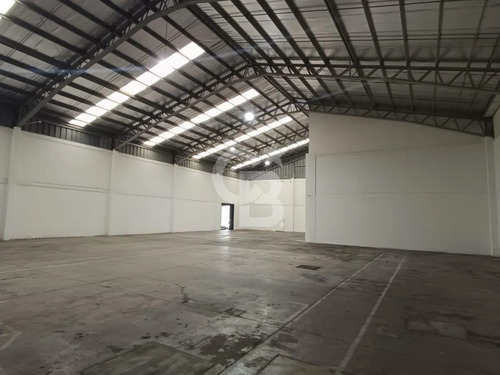 Bodega Industrial: Excelente Conectividad Y Oficinas