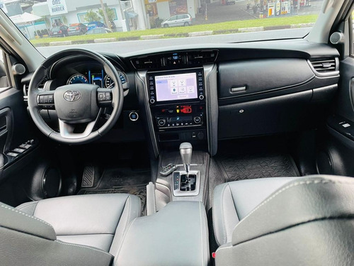 Imagem 12 de 15 de Hilux Sw4 - 2021/2021 2.7 Vvt-i Flex Srv 7l 4x2 Aut 2021