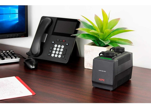 Regulador De Voltaje Apc Automático 1200va - 3 Salidas
