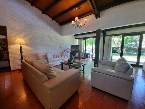 Hermosa Casa Ubicada Estratégicamente En El Barrio De San Rafael- Ref: 1330