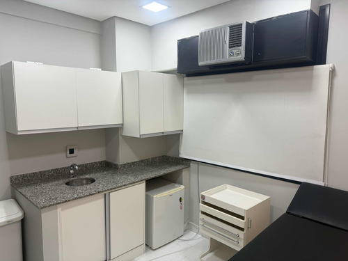 Sala Com Recepção Consultorio E Sala De Procedimento
