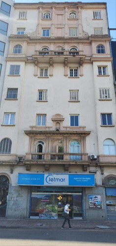 Imagen 13 de 17 de Venta - Apartamento Frente A Presidencia - Todo Reciclado