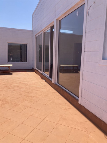 Casa En Venta De 4 Dorm. En Concón