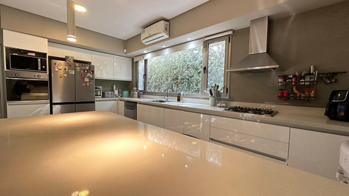 Venta/ Permuta Casa 4 Dormis Y Comodín En Funes Hills San Marino