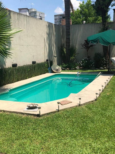 Venta Casa Chalet 6 Ambientes 5 Dormitorios Jardin Piscina Barrio Parque Vicente Lopez Villa Martelli