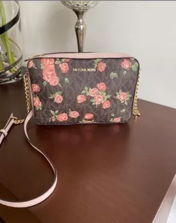 diario helicóptero Competitivo Bolsa Cruzada Michael Kors Con Flores Original en venta en Coyoacán  Distrito Federal por sólo $ 3,699.00 - OCompra.com Mexico