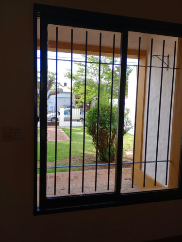 Casa En Venta . 4 Dormitorios 4 Baños - 500mts2 - Bolívar