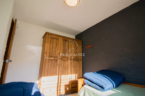 Casa En Alquiler Temporal En Piriápolis, A Metros Del Mar. Con Tres Dormitorios, Dos Baños. Barbacoa Con Piscina Climatizada.