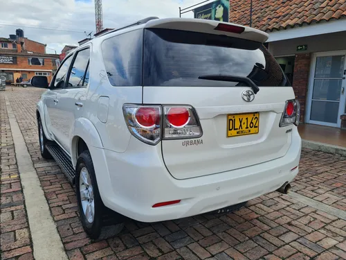 Toyota Fortuner Urbana Sr5 2.7cc Mt Aa 4x2