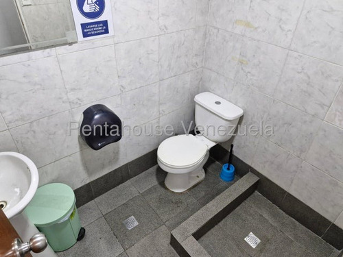 Venta Casa Comercial En La Carlota #25-18386 Ijp