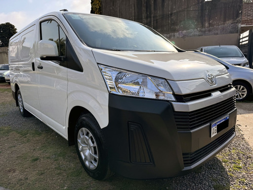 Toyota Hiace 2.8 Tdi Furgón 6at L1h1 3a 4p