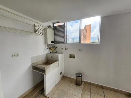 Apartamento En Venta En Los Balsos. Cod V11997