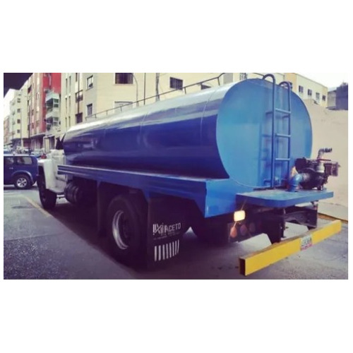 Transporte De Agua En Camión Cisterna