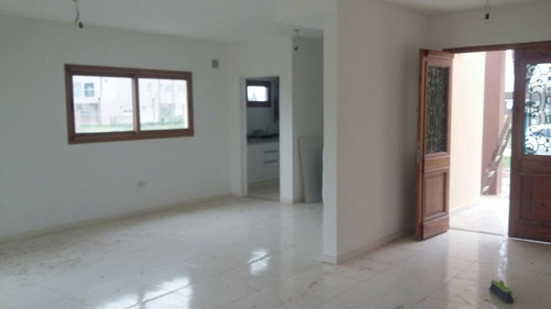 Venta Casa 4 Ambientes Con Pileta Barrio Don Joaquin
