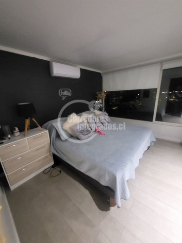 Casa En Venta De 5 Dorm. En Colina