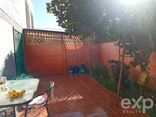 Casa En Venta De 2 Dorm. En Lampa