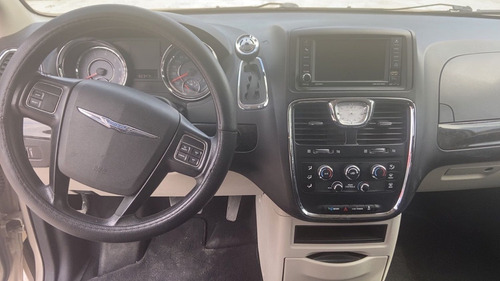 Imagen 12 de 15 de Chrysler Town & Country Lx 2014