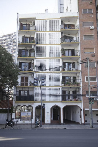Muy Amplio Depto De 3 Ambientes Al Frente Con Vista Al Río.