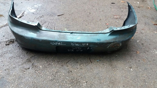 Imagen 1 de 2 de Vendo Defensa Trasera De Kia Rio Sedan, Año 2001