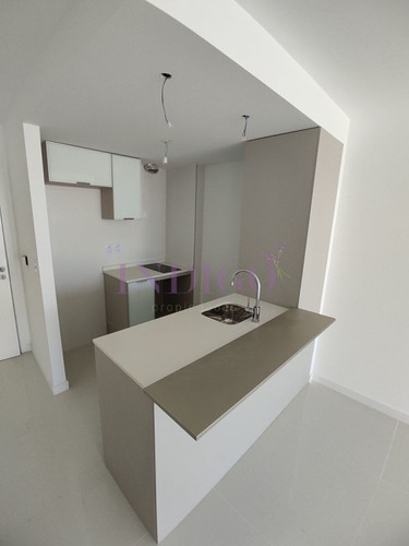 Imagen 9 de 16 de Apartamento En Artower, 1 Dormitorios, 1 Baños Muy Buen Vista Y Iluminación - Punta Del Este Chiverta