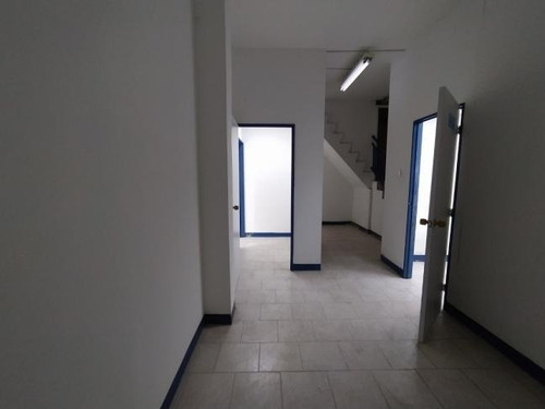 Imagen 6 de 11 de Se Alquila Cómodo Edificio En El Cementerio / Natalia Corzo 04123389698