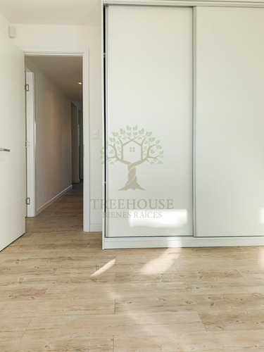 Venta Con Renta De Apartamento 2 Dormitorios Con Patio, Terraza, Gge Y Box En Malvín