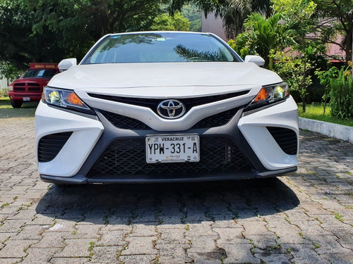 Imagen 6 de 10 de Toyota Camry 2020