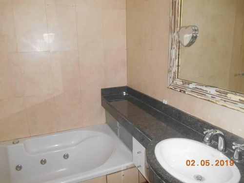 Imagen 9 de 28 de Departamento En Venta De 3 Ambientes Con 2 Cocheras En Planta Baja Con Jardín Propio En B° Los Robles. Tigre