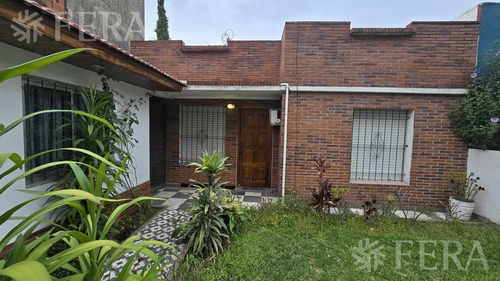 Venta Casa De 4 Ambientes Con Cochera En Bernal Oeste