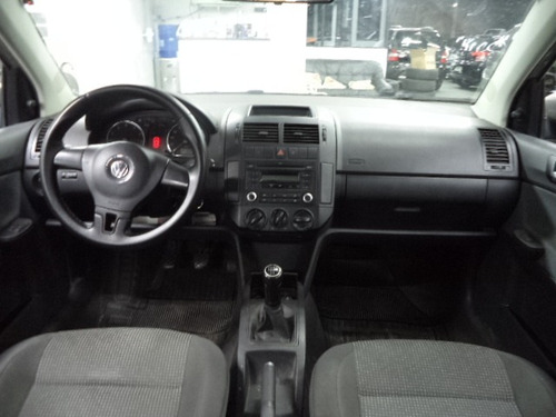Volkswagen Polo Sedan 1.6 8v Vht Comfort Total Flex Completo