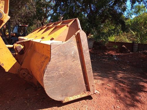 Imagem 11 de 11 de Pá Carregadeira Caterpillar 924f Ano 2000
