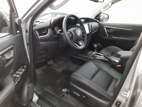 Imagem 14 de 15 de Toyota Hilux Sw4 2.8 D-4d Turbo Diesel Srx 4x4 Automático