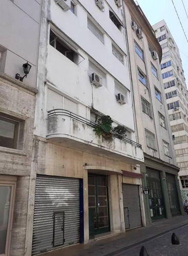 Imagen 3 de 17 de Casco Histórico, Frente A Manzana De Las Luces. 1 Amb Al Fre