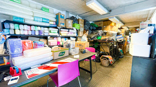 Venta Local Comercial Industrial + 2 Monoambientes