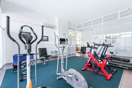 En Venta 2 Dormitorios En Punta Del Este - Frente A Plaza Los Artesanos - Oportunidad