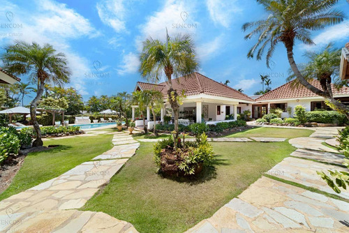 Se Vende Villa Con Vista Al Jardin En Casa De Campo