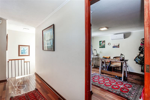 Casa En Venta De 6 Dorm. En Las Condes