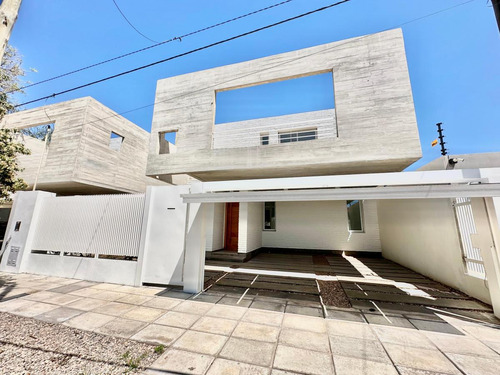 Duplex A Estrenar En Villa Belgrano - 3 Dormitorios - Luminoso Y Amplio