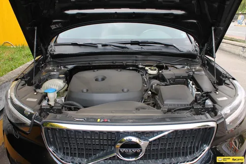 Volvo XC40 2.0 T4 FWD MOMENTUM II TP