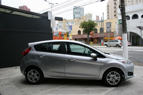 Ford Fiesta Hacth Se 1.6 Flex 2015 Manual