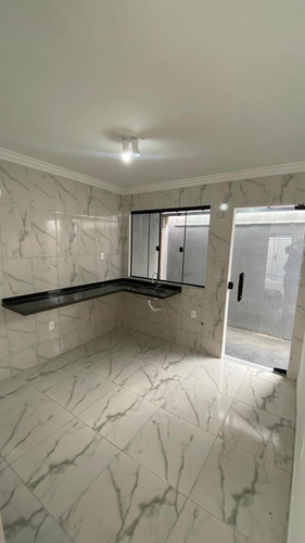 Casa 2 Quartos, Excelente Localização!