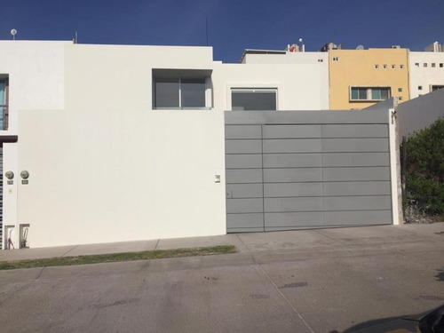 Imagen 3 de 5 de Casa Sola En Renta Villa Magna