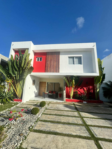 Se Vende Casa En Primaveral Punta Cana!!