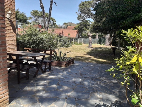 Imagen 10 de 14 de Chalet Amplio En Barrio Norte