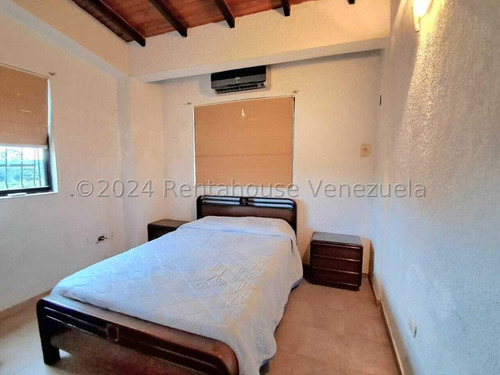 Julio Latouche 24-20805 Hermosa Casa En Alquiler Colinas De Guataparo Valencia, Amplias Áreas Verdes, Tanque De Agua 10.000 Lts.