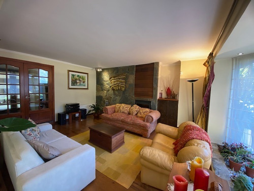Vende Amplia Casa Familiar De 5d-4b, Portal De La Frontera
