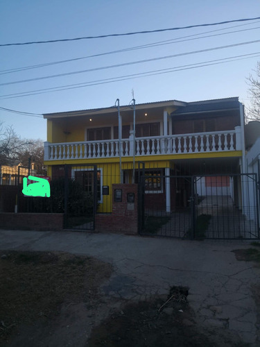 Venta De Casa De 4 Dormitorios Mas Galpon 