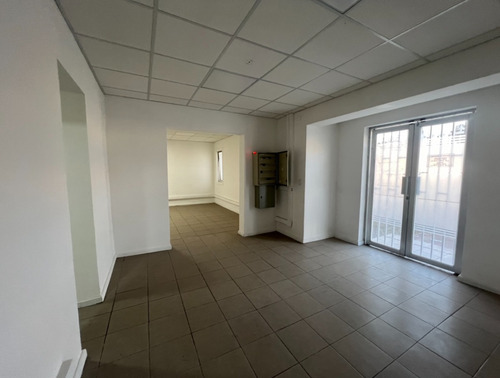 Se Arrienda Bodega Con Amplias Oficinas