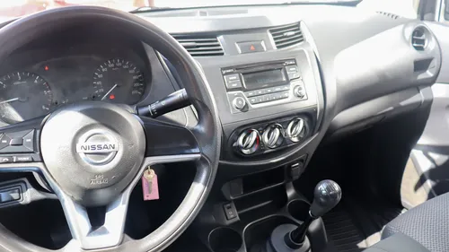 Nissan NP300 2.5 Estacas Dh Aa Mt